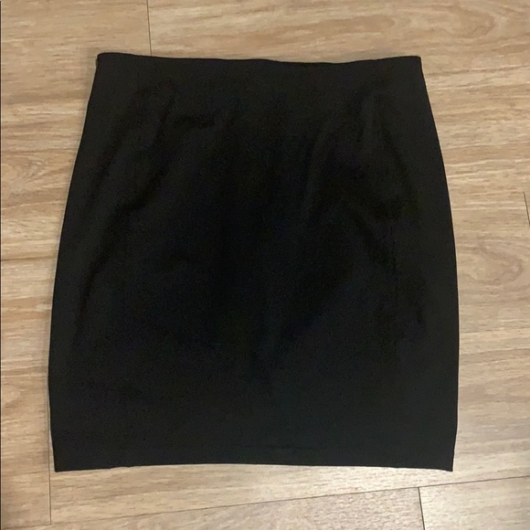 Black miniskirt - Picture 2 of 9